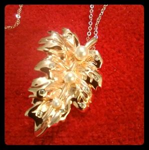 ✨Leaf brooch/necklace with pearls